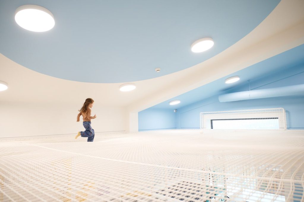 Дитячий клуб Лис Микита фото