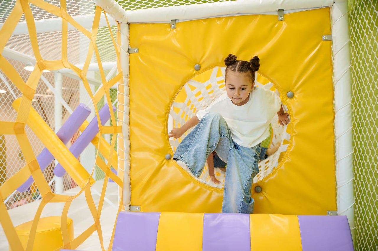 Дитячий клуб Лис Микита фото